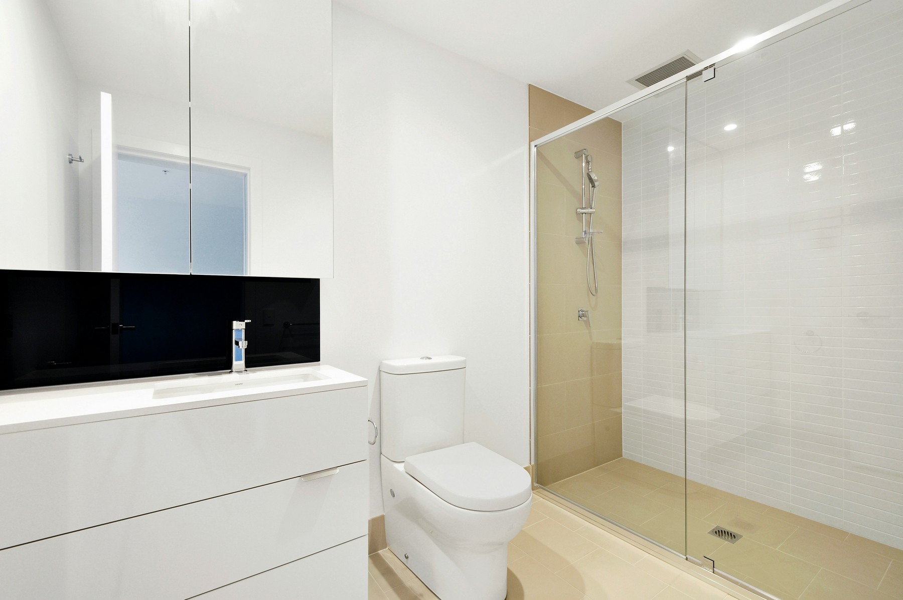 Modernes Badezimmer in einem Neubau